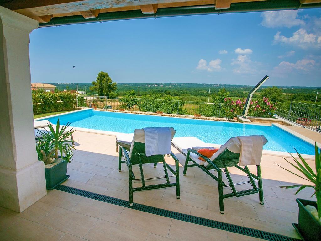 Luxurious Villa With Swimming Pool In Sveti Lovrec Selina Zewnętrze zdjęcie